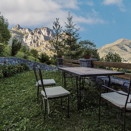 La Posada De Cucayo Dobres Exteriör bild